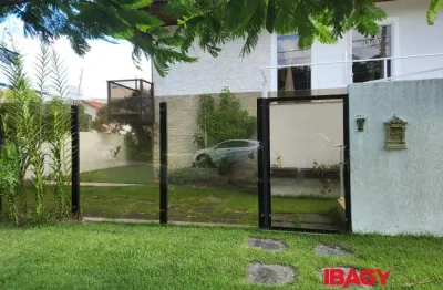 Excelente casa 4 dormitório(s) em santa mônica - florianópolis