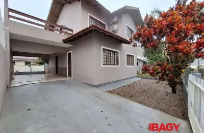 Excelente casa 2 dormitório(s) em ingleses do rio vermelho - florianópolis
