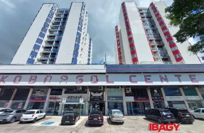 Ponto comercial para alugar na Rua Emerson Ferrari, 28, Kobrasol, São José