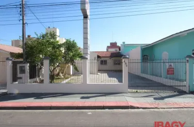 Casa comercial para alugar na Rua Hermes Zapelini, 490, Barreiros, São José