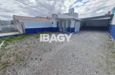 Casa comercial para alugar na Rua Hermes Zapelini, 490, Barreiros, São José