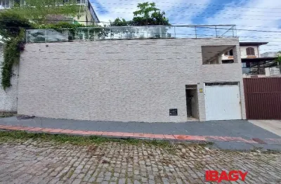 Excelente casa 1 dormitório(s) em abraão - florianópolis