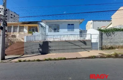 Excelente casa 2 dormitório(s) em agronômica - florianópolis