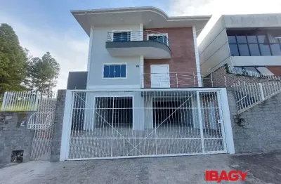 Excelente casa 5 dormitório(s) em pedra branca - palhoça