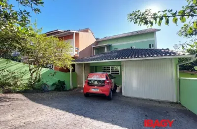 Excelente casa 3 dormitório(s) em joao paulo - florianopolis