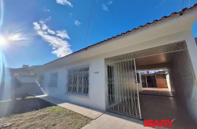 Excelente casa 3 dormitório(s) em fazenda santo antônio - são josé
