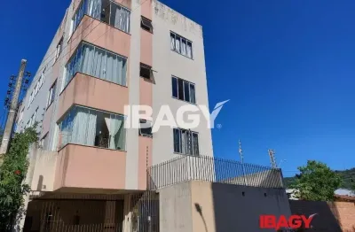 Apartamento com 2 quartos para alugar na Rua José Airton de Castro, 135, Roçado, São José