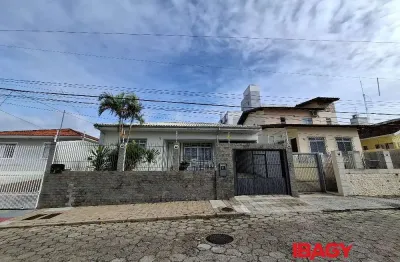 Excelente casa 3 dormitório(s) em capoeiras - florianópolis