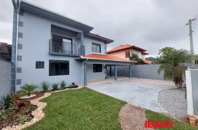 Excelente casa 3 dormitório(s) em campeche - florianópolis