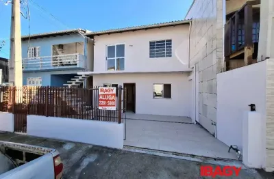 Excelente casa 2 dormitório(s) em jardim cidade de florianópolis - são josé