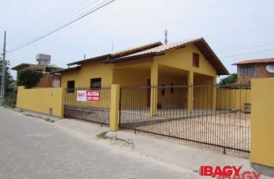 Excelente casa 2 dormitório(s) em são joão do rio vermelho - florianópolis