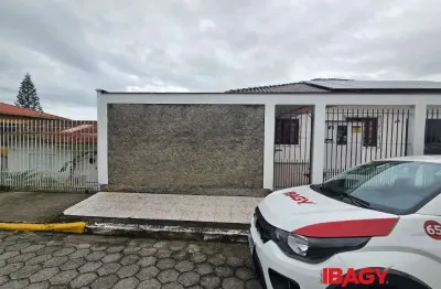 Casa com 1 quarto para alugar na Mário Longo, 289, Bom Viver, Biguaçu