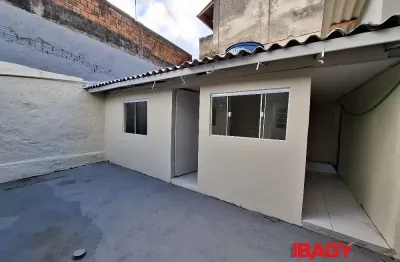 Excelente kitnet 1 dormitório(s) em jardim janaina - biguaçu