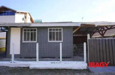 Excelente casa 1 dormitório(s) em campeche - florianópolis