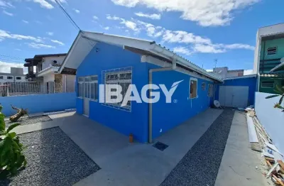 Casa com 3 quartos para alugar na Rua Agronômica, 41, Bela Vista, São José