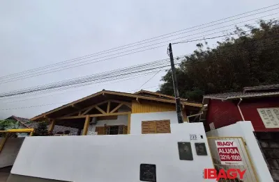 Excelente casa 3 dormitório(s) em armação do pântano do sul - florianópolis