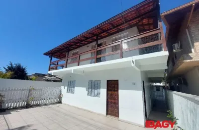 Excelente casa 3 dormitório(s) em são joão do rio vermelho - florianópolis