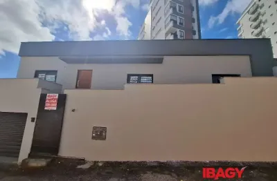 Excelente casa 2 dormitório(s) em agronômica - florianópolis