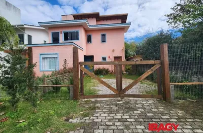 Excelente casa 4 dormitório(s) em campeche - florianópolis