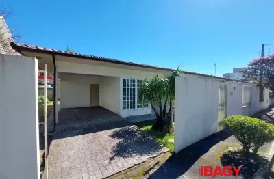 Casa com 3 quartos para alugar na Rua Tabita Shlickmann Locks, 98, Centro, Biguaçu