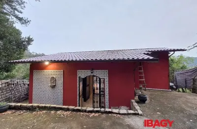 Excelente casa 2 dormitório(s) em joão paulo - florianópolis