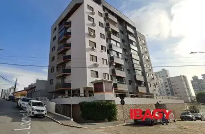 Apartamento com 3 quartos para alugar na Rua Manoel Loureiro, 356, Barreiros, São José