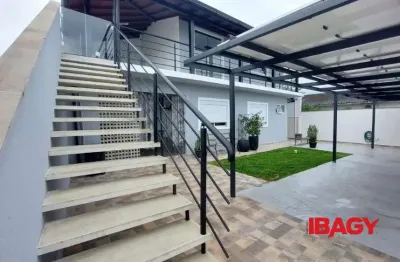 Excelente apartamento 2 dormitório(s) em carianos - florianópolis