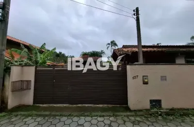 Excelente casa 3 dormitório(s) em morro das pedras - florianópolis