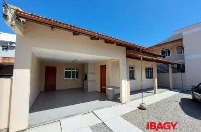 Casa com 2 quartos para alugar na Rua José Frederico Goedert, 403, Ponte do Imaruim, Palhoça