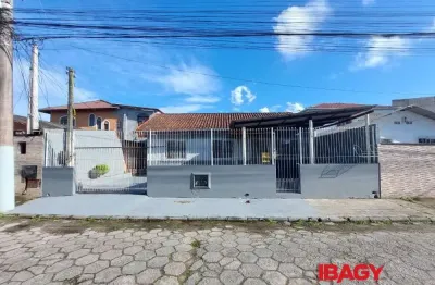 Casa com 2 quartos para alugar na Rua Verde Vale, 35, Picadas do Sul, São José