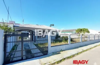 Casa com 3 quartos para alugar na Rua Manoel Ferminio da Silva, 67, São Sebastião, Palhoça