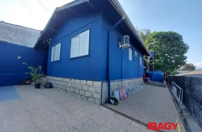 Excelente casa 2 dormitório(s) em trindade - florianópolis