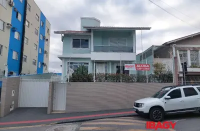 Excelente casa 3 dormitório(s) em capoeiras - florianópolis