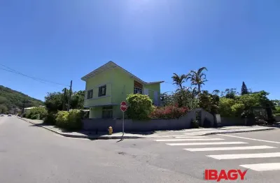 Excelente apartamento 1 dormitório(s) em armação do pântano do sul - florianópolis