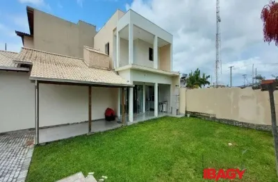 Excelente casa 3 dormitório(s) em campeche - florianópolis