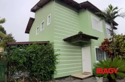 Casa com 3 quartos para alugar na Rua Marinas do Campeche, 209, Campeche, Florianópolis