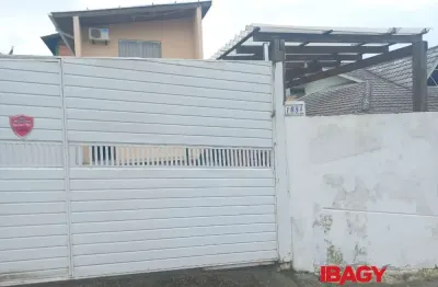 Excelente casa 2 dormitório(s) em armação do pântano do sul - florianópolis