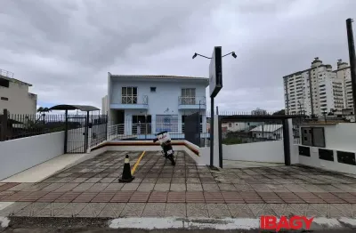 Excelente apartamento 2 dormitório(s) em barreiros - são josé