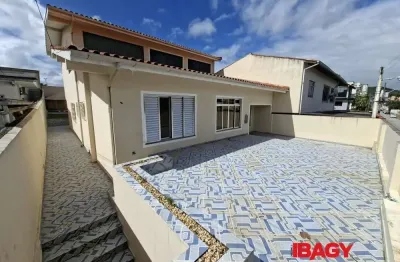 Excelente casa 2 dormitório(s) em jardim cidade de florianópolis - são josé