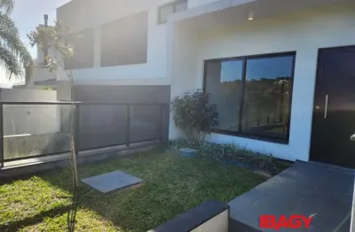 Excelente casa 3 dormitório(s) em joão paulo - florianópolis