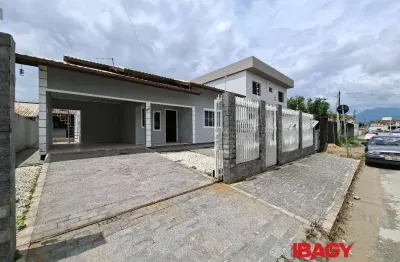 Casa com 3 quartos para alugar na Rua Giovani Pisano, 567, Aririu, Palhoça