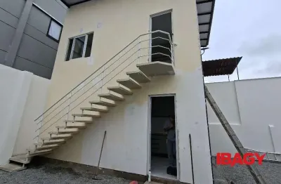 Excelente kitnet 0 dormitório(s) em jardim eldorado - palhoça