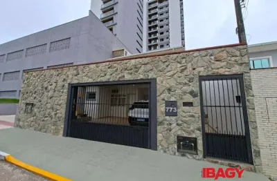 Casa com 3 quartos para alugar na Rua Mar Del Plata, 773, Barreiros, São José