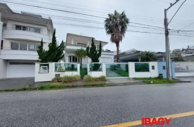 Casa com 3 quartos para alugar na Avenida das Maracanãs, 477, Pedra Branca, Palhoça