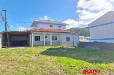 Excelente casa 2 dormitório(s) em ingleses do rio vermelho - florianópolis