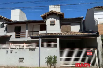 Excelente casa 2 dormitório(s) em campeche - florianópolis