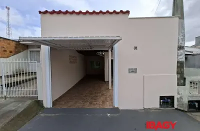 Casa com 2 quartos para alugar na Rua João Batista das Costa, 542, Bela Vista, Palhoça