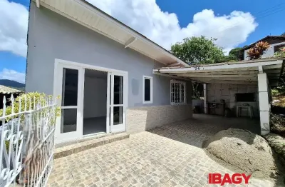 Casa com 3 quartos para alugar na Doracy A. Santana Esq Bernardino P. De Amorim, 563, Jardim Janaina, Biguaçu
