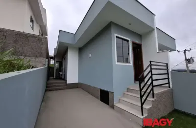 Casa com 2 quartos para alugar na Maria Amélia De Castro, 25, Forquilhas, São José