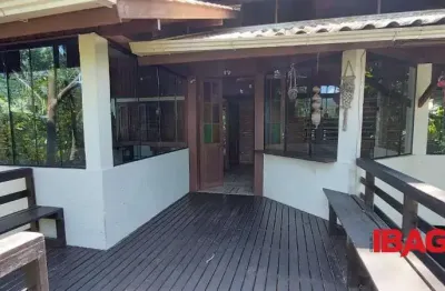Excelente casa 4 dormitório(s) em lagoa da conceição - florianópolis